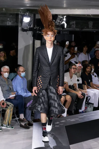 Look 3